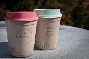 介護転職エージェントの利用料は無料？その仕組みとメリットを解説！